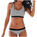 Bikini sportivo a righe nero e bianco – top halter scollo a U e slip vita alta