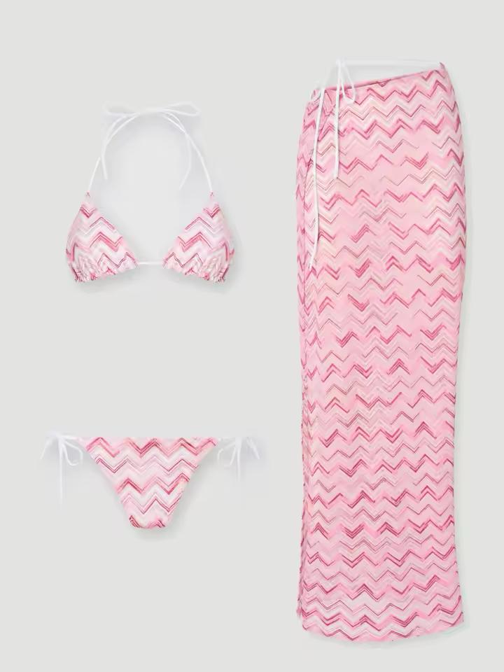 "Coordinato mare tre pezzi in maglia chevron rosa: bikini triangolo con lacci bianchi e gonna lunga semitrasparente"