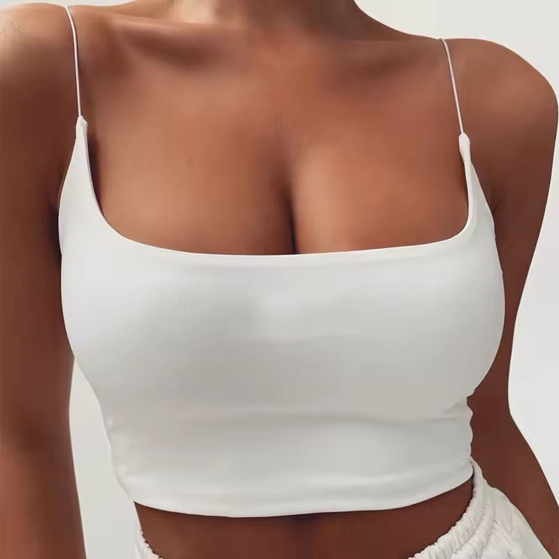 Crop top con spalline sottili e scollo quadrato in bianco – vestibilità aderente