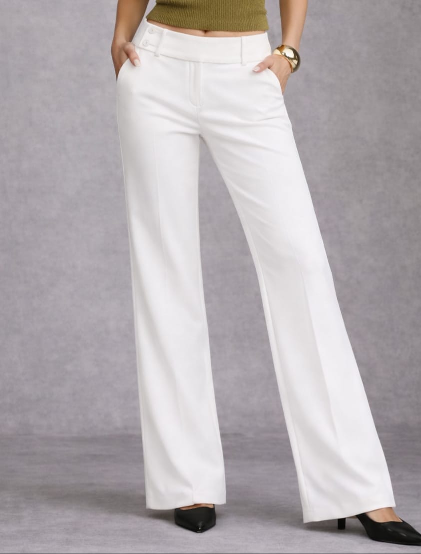 PANTALONEBIANCOFRONTE Pantaloni a gamba larga donna bianchi a vita alta – vista frontale