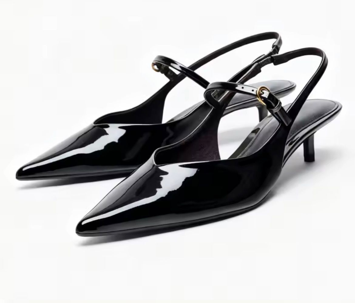 SCARPA_DECOLLETE_SEXY_NERA Décolleté slingback donna in vernice nera con punta affusolata e kitten heel – vista frontale
