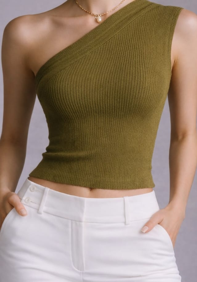 "Top monospalla donna verde oliva con drappeggio diagonale, fit slim crop – fronte"