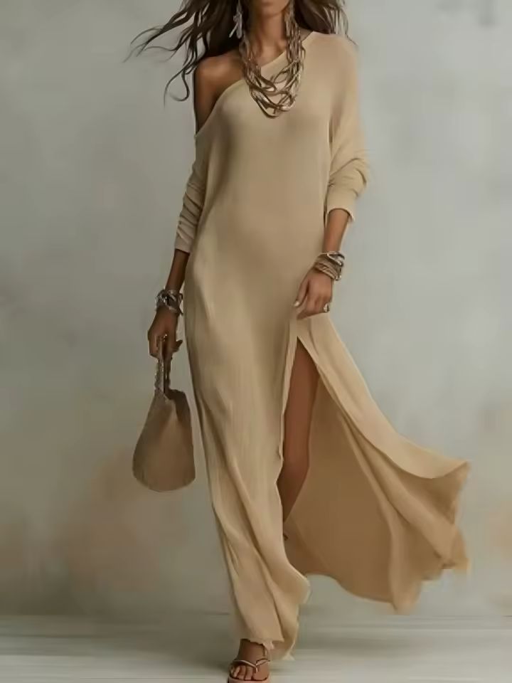 Vestito maxi monospalla con spacco laterale colore beige – manica lunga, tessuto fluido